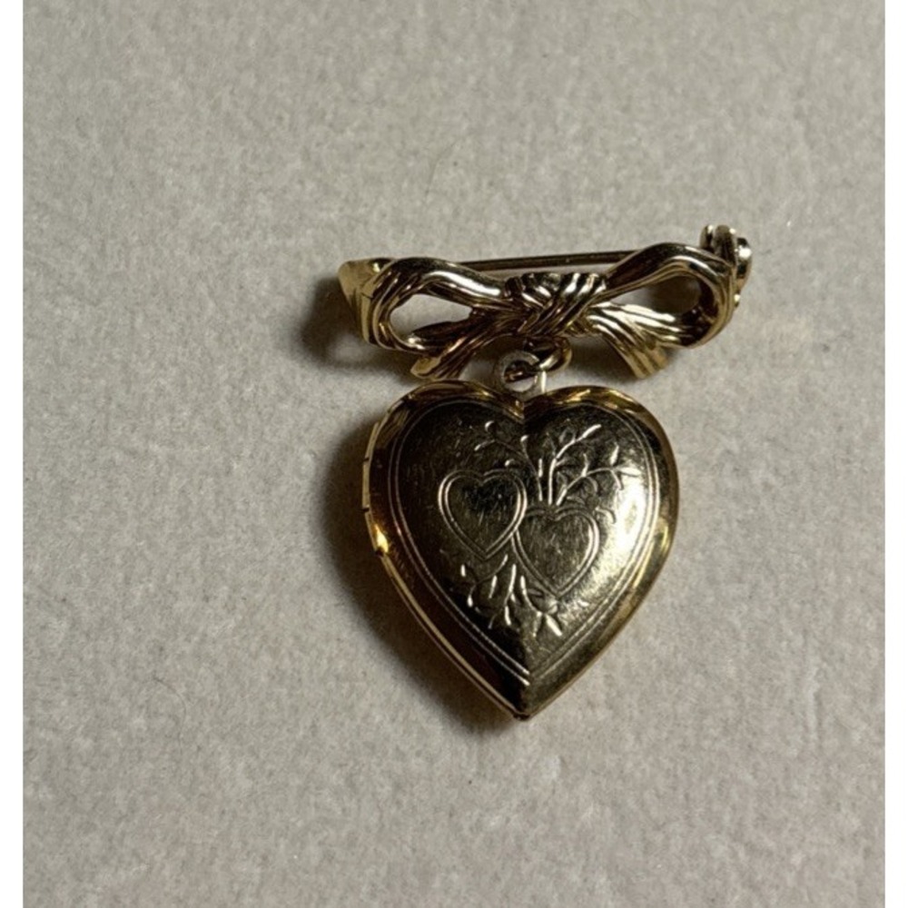 Vintage Tiny Gold Tone Heart Locket Dangle Brooch Miniature Photo Pin 1"